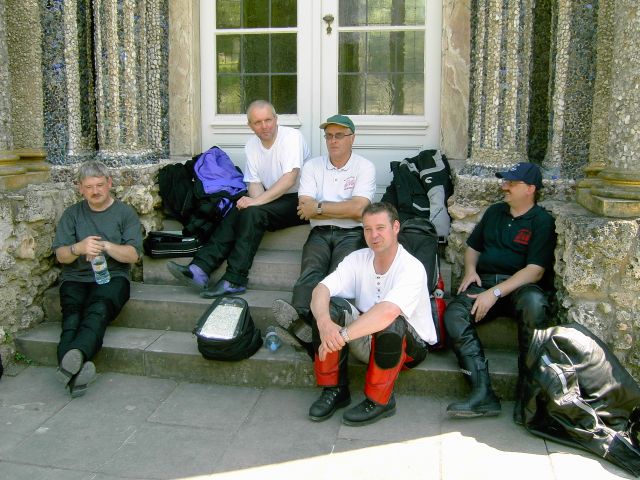 Gruppe vor Sonnentempel 