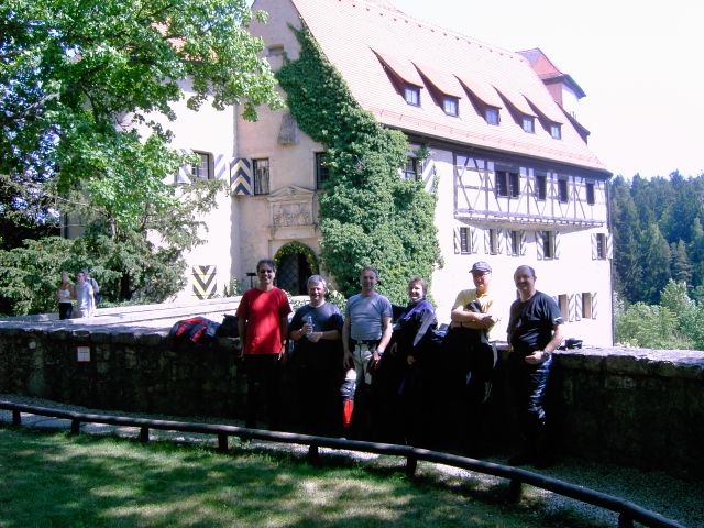 Gruppe vor Schloß Rabenstein 
