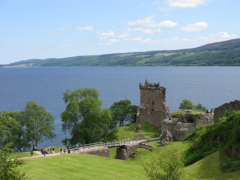 Loch Ness mit Urquhart Castle