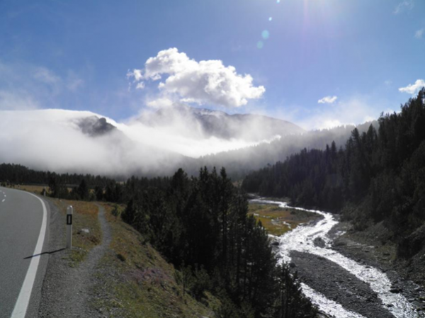 Ofenpass in Wolken